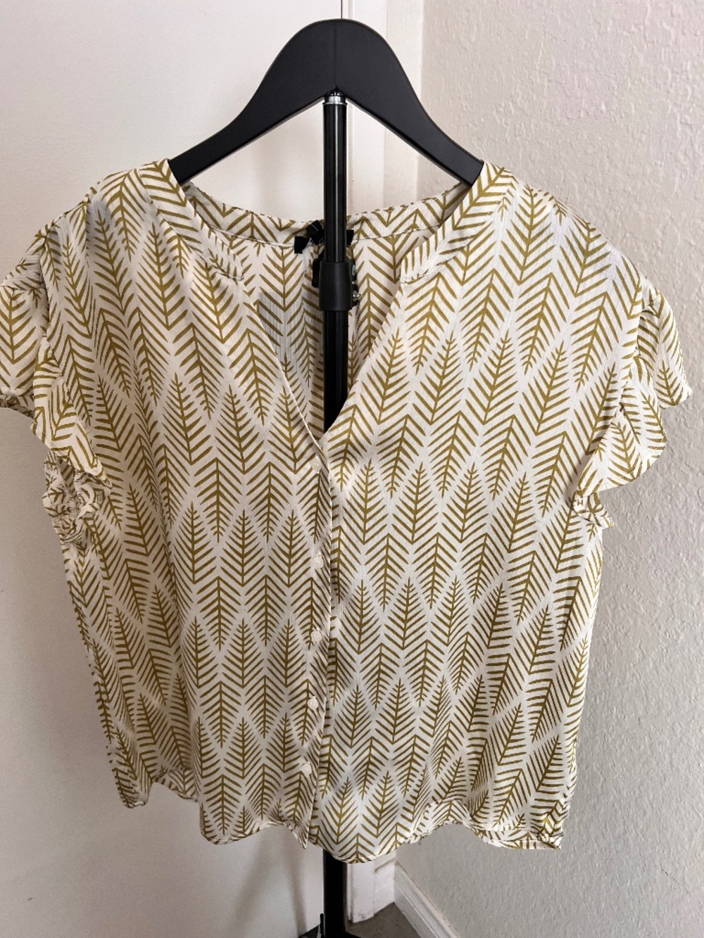 Pleione V-Neck Button Front Cap Sleeve Blouse NWT | Size Medium